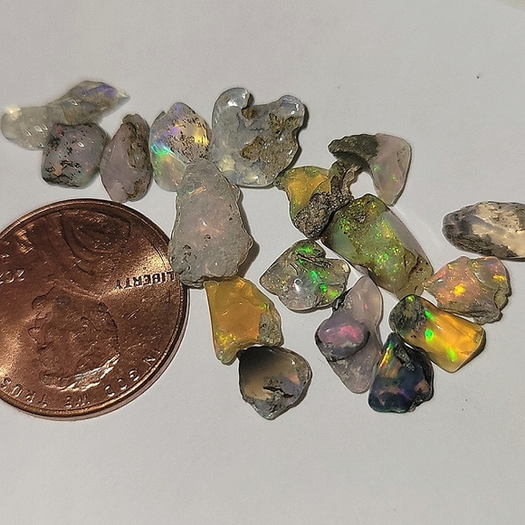 17pcs. ETHIOPIAN BLACK/BLUE ETHIOPIAN OPAL NATURAL ROUGH POLISHED CRYSTAL BUNDLE - Picture 2 of 4